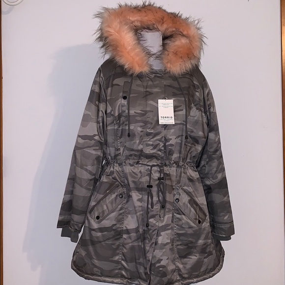 💕SOLD💕 Camo Coat with Pink Fur - Picture 5 of 7